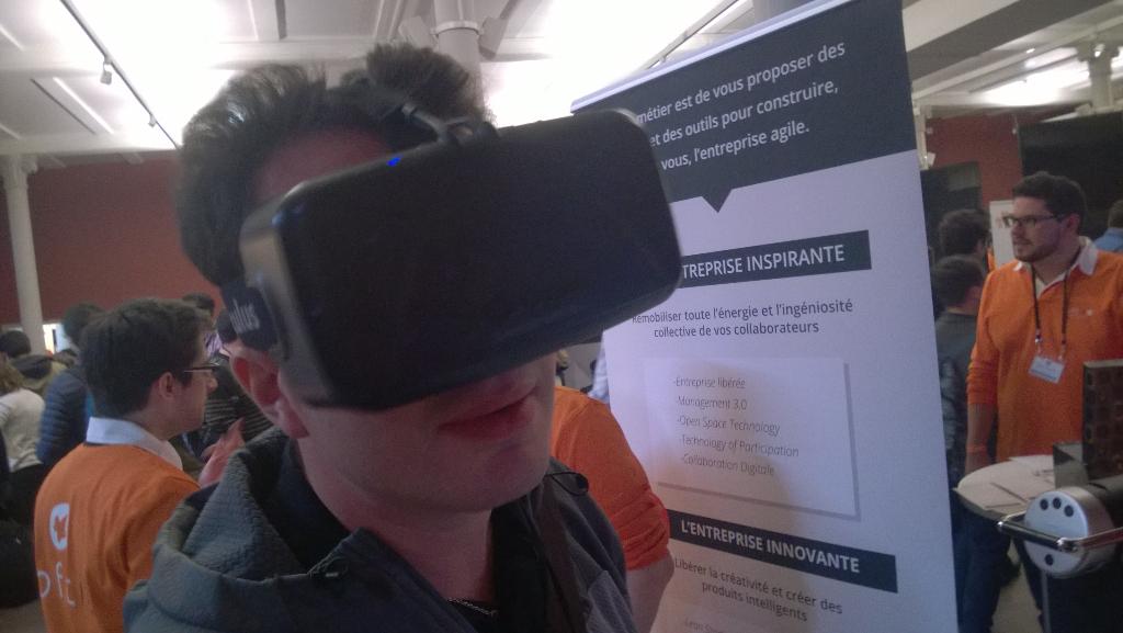 __Cybermaxs__'s tweet image. @HugoM321 trying an oculus rift !