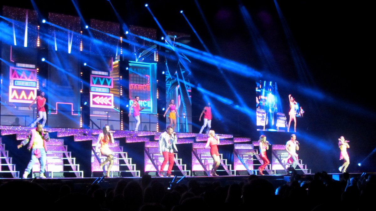 Gillian_Parker's tweet photo. I took quite a few photos of @SClub7 last night. #BRINGITALLBACK2015 #sc7tour #nostalgia http://t.co/wmQfdMqaX1