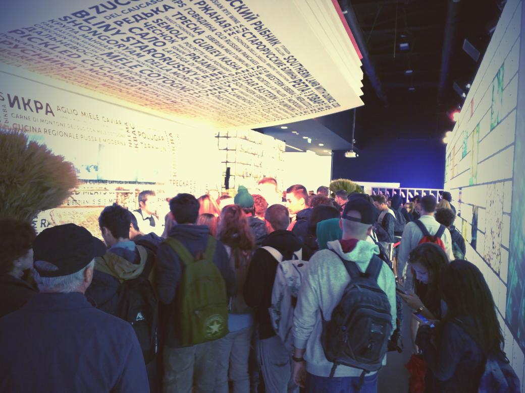 RussiaExpo2015's tweet photo. Scholars and visitors going crazy for Russian dumplings at #russianpavilion #russiaexpo2015 ! http://t.co/oCq3Yo1rzU