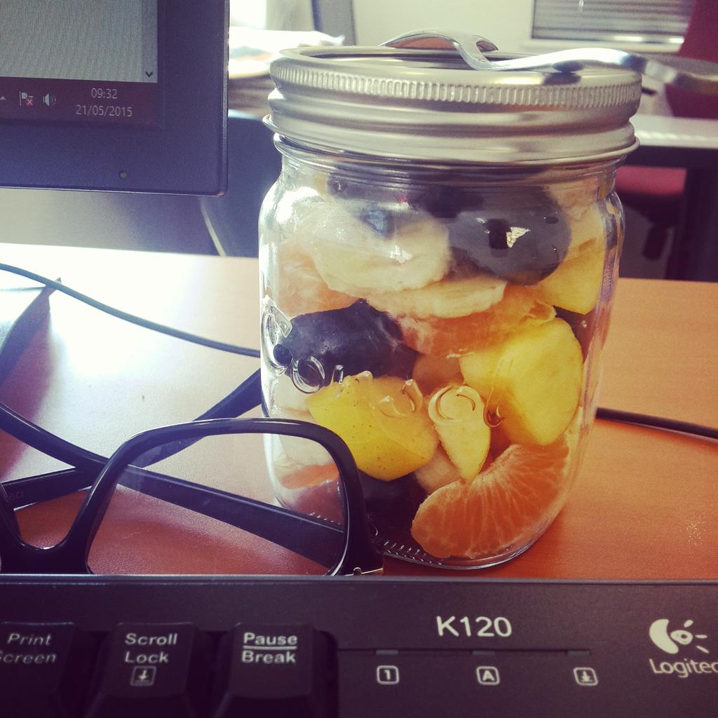lorettakea's tweet photo. #Mopako in a bottle stays winning!! #SmartChow #HealthyEating 🍇🍊🍌🍏 http://t.co/mnqUdDgwTq