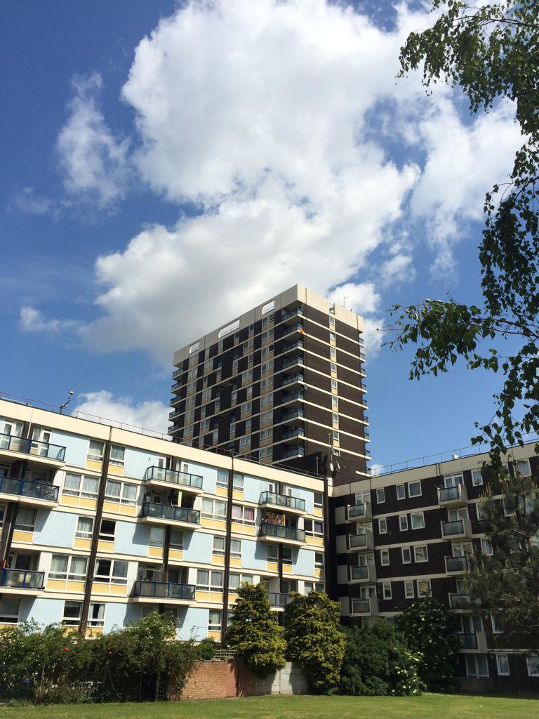 Late May sunshine bringing out the sky blues and custard pastels of the De Beauvoir estate today.