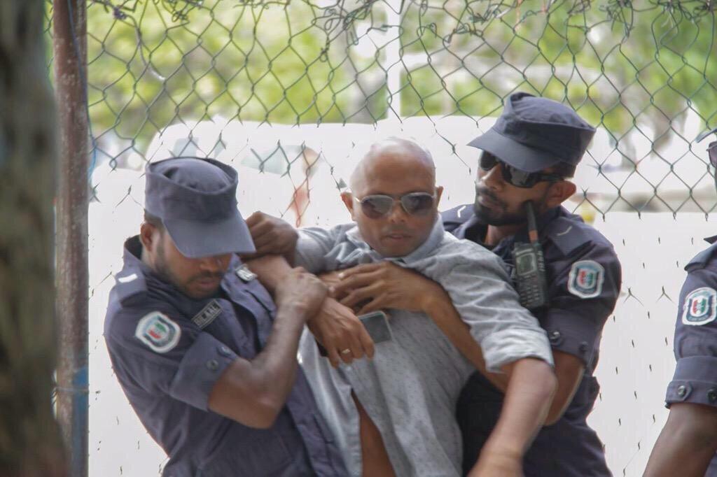waddey_'s tweet photo. Saabe hayyaru kuree varah aniyaa veri koh
#FreeSaabeNow #FreePresidentNasheed #FreeAllPoliticalDetainees http://t.co/3yOFnwgGK3