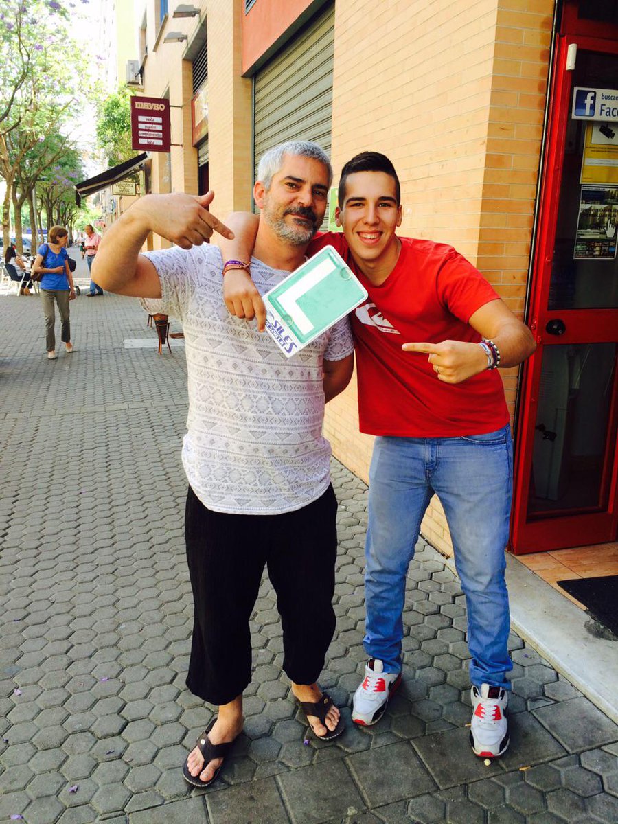 autosiles's tweet photo. @alvarorm1  Felicidades guapetón, gracias por confiar en nosotros.... Besitossssss @evasiles http://t.co/85NY0Csokx