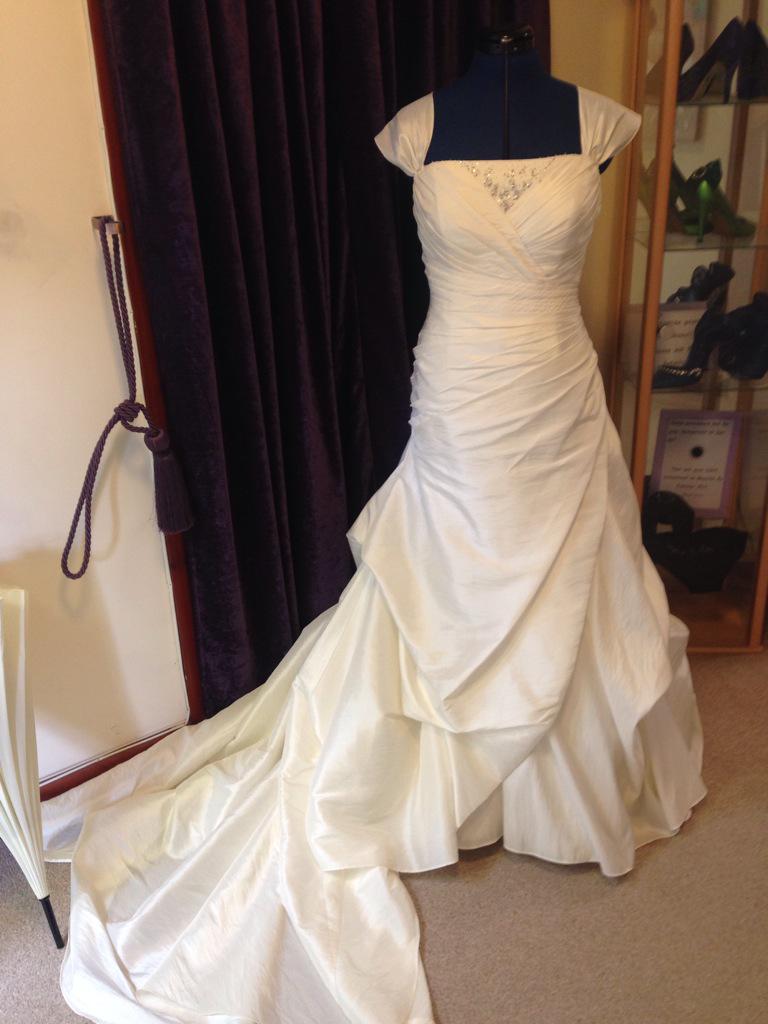 Bespokebysummer's tweet photo. Wedding dress altered ready for pick up taken up hem and created straps all ready for the big day http://t.co/Mk8Cy6dpgR