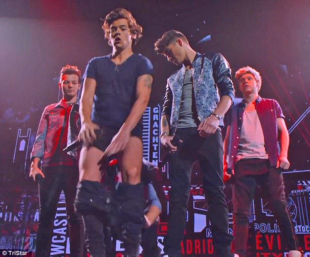 shivlestat's tweet photo. AND EVEN UNTIL NOW HE STILL HOLDS HIS PANTS DURING WMYB 

#ThisIsUsOnHBO http://t.co/6t0WziaynE