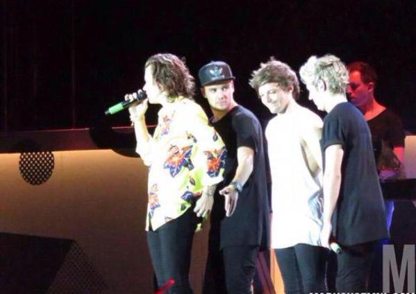 shivlestat's tweet photo. AND EVEN UNTIL NOW HE STILL HOLDS HIS PANTS DURING WMYB 

#ThisIsUsOnHBO http://t.co/6t0WziaynE