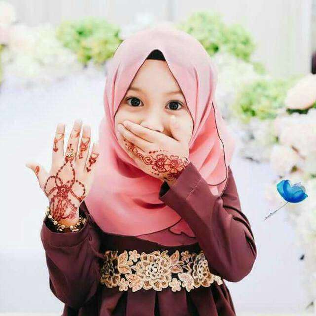 hnnamar's tweet photo. Bila budak kecik tutup aurat lebih sempurna dari kau yang dah tua bangka and rambut berkarat dah. Aih comel sangat 😍😘 http://t.co/15torx84uO