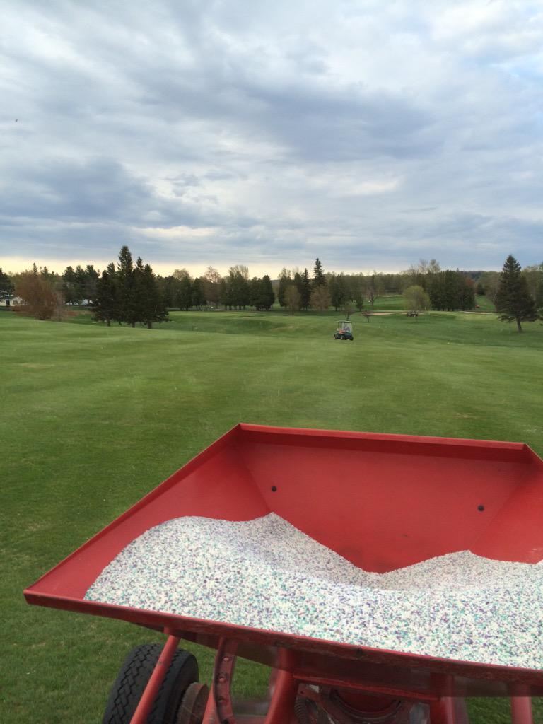 MarquetteGolf's tweet photo. Giving some love #methyleneurea #LebanonTurf #NxPro to the #Langford course today #marquettegolfclub http://t.co/LzWl2m2Xns