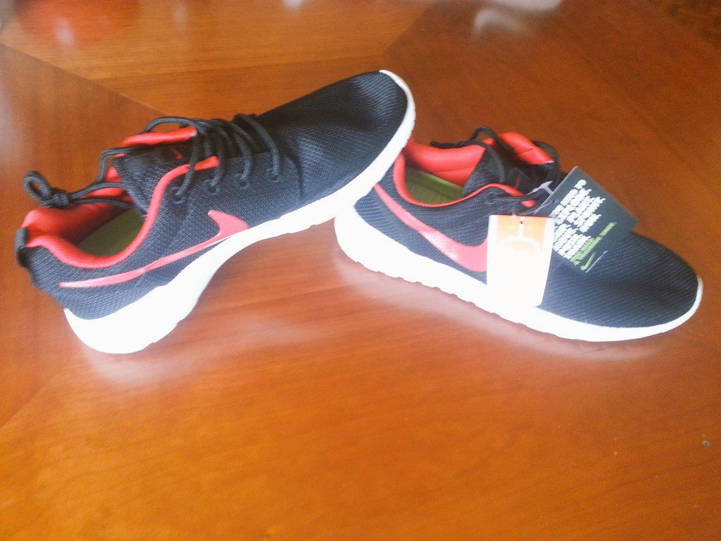 offertsport's tweet photo. Recibidas las Nike Roshe Run de @VictorLeveL  mañana las tendras en  casa. http://t.co/2Wm2RSrwwF