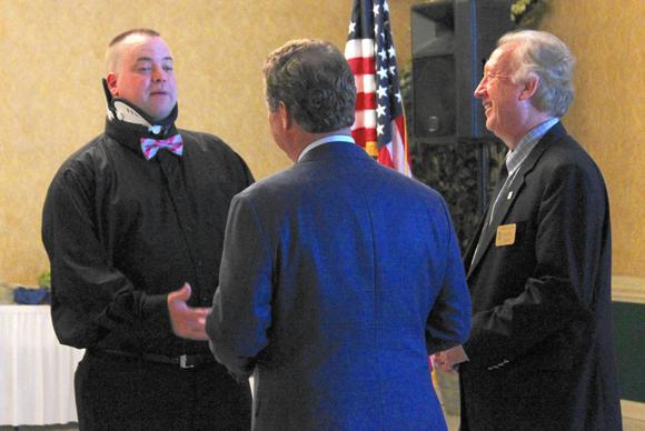 capgaznews's tweet photo. #AACPD Cpl. Larry Adams of #Pasadena, shot in the line of duty receives a Purple Heart .http://t.co/rSXMnmodcY http://t.co/EVBtzaeBEx