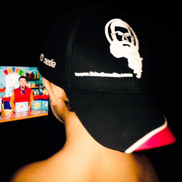 iamthatbeardguy's tweet photo. 4 Year old Nate watching TV in #SouthAfrica ... #thatbeardguy style! @iKindMedia @MichaelNefdt @levinefdt #Inspire http://t.co/sFghX3JI6d