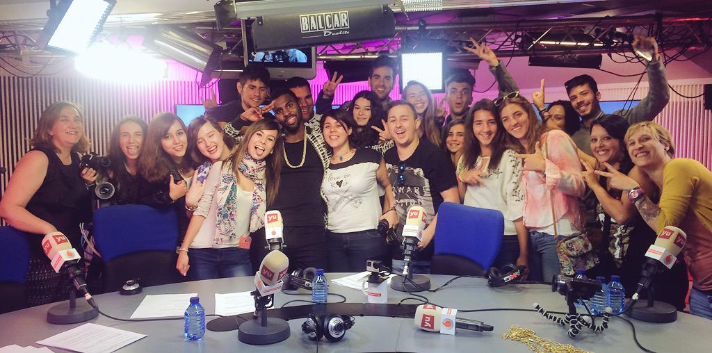 vodafoneyu's tweet photo. Crazy Photo con @jasonderulo ¡nos la pidió él! #yusonDerulo http://t.co/DCRiai7cOD