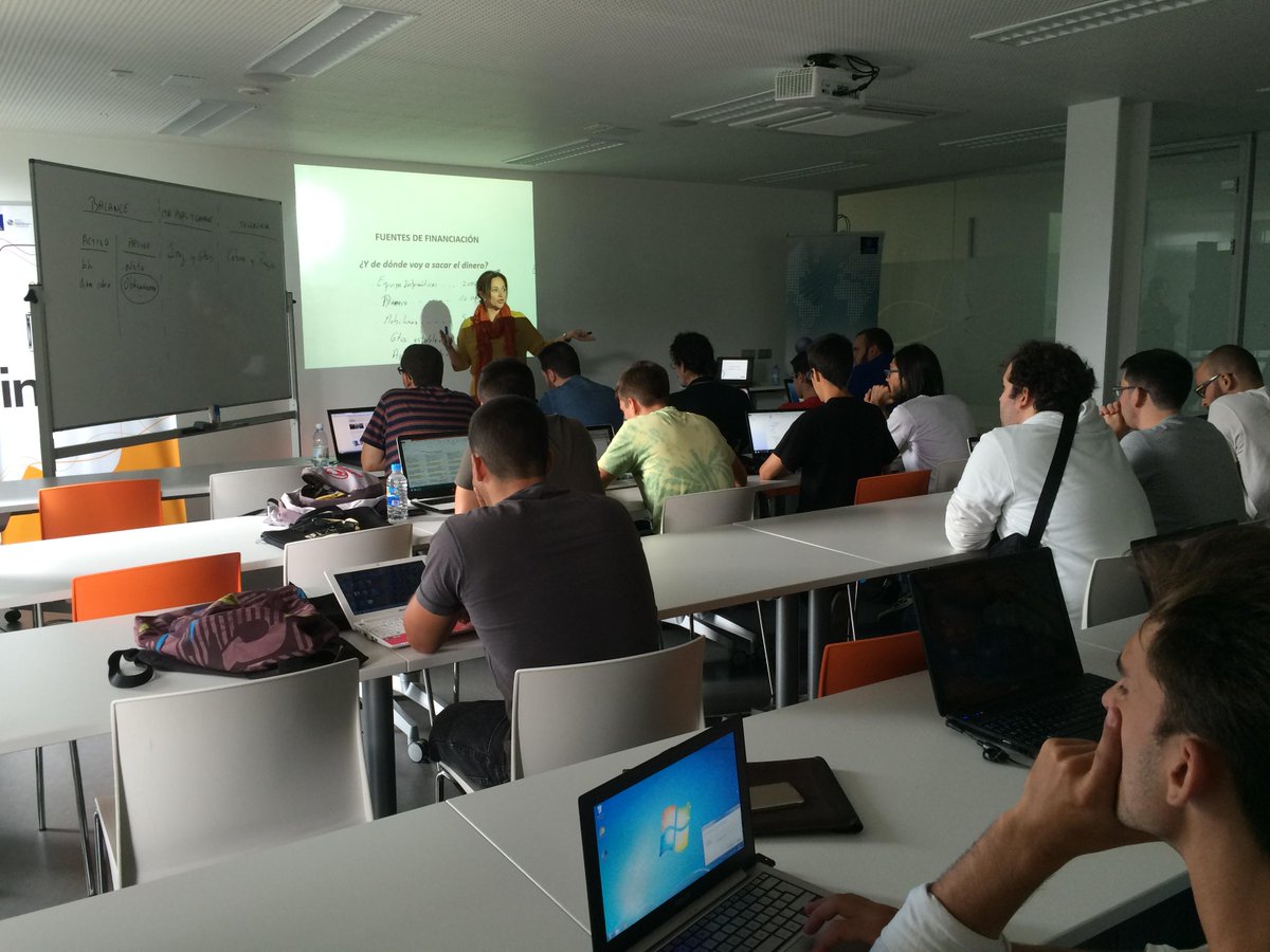 YuzzGCanaria's tweet photo. @Yuzzing @IncubeGC @SPEGC Montse, profesora de @escoex. Una clase magistral s/"aspectos financieros de la empresa" http://t.co/fUB27bYKnl
