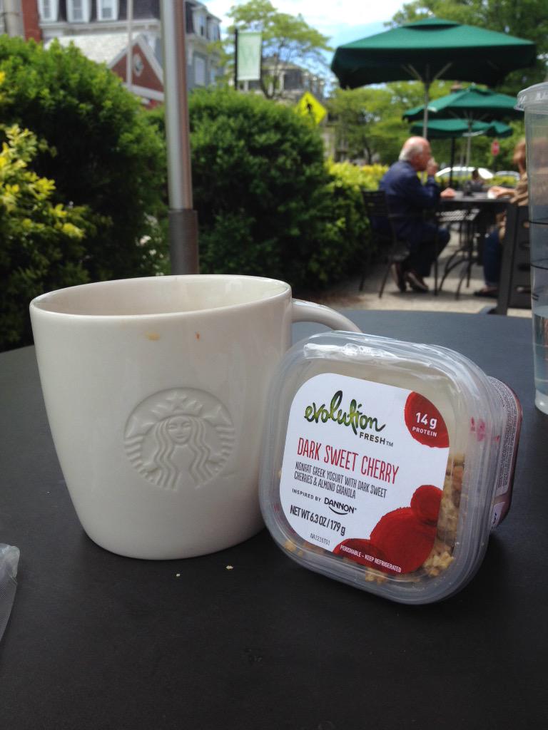 waybux7419's tweet photo. Lunches on the patio always make for a better #coffeebreak. #lunchboost http://t.co/x5DMqnpeXX