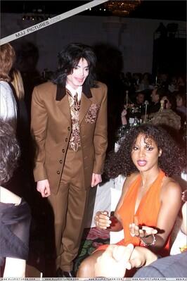 PlanetMJJ's tweet photo. Okey so whose that lady!

#MJFact #MjFamily #Moonwalkers #michaelsdream #MJFanFic http://t.co/VXvzyjsQTm