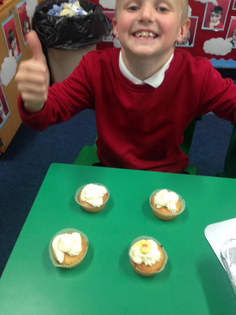 LearningLucy2L's tweet photo. Exciting day today!!! Cake decorating...I can estimate weight. I can measure weight. http://t.co/AEpm7j33S9