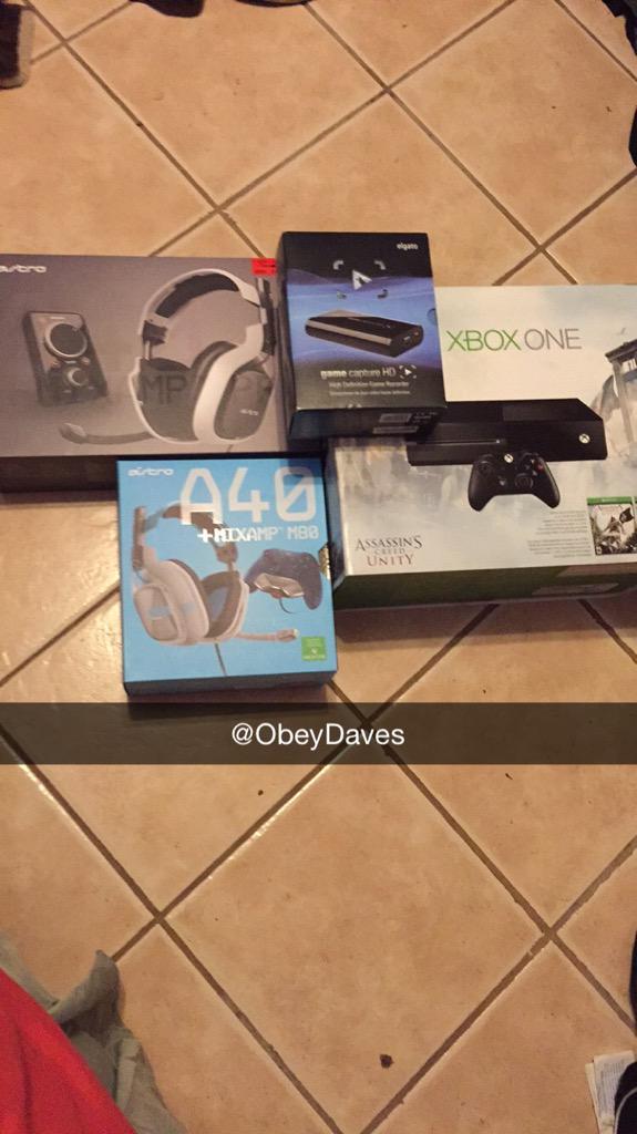 SoarIndys_'s tweet photo. HUGE GIVEAWAY!!! 
1. RT and FAV
2. Must be following me
Winner announced in 24 hours http://t.co/V1spQojQLE