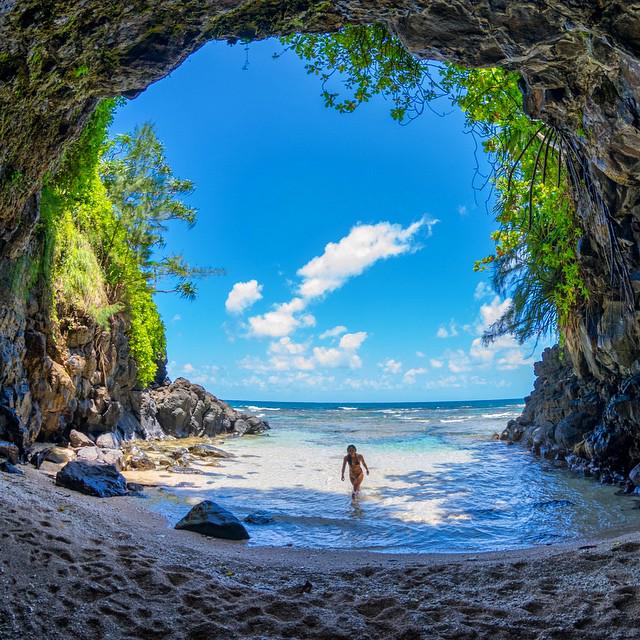 Earth Pics on Twitter: "Hidden beach in Kauai, Hawaii | Photo by Chad