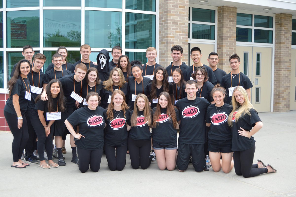 KingsParkHS's tweet photo. Grim Reaper Day a traditional activity for SADD chapters calling attention to the dangers of destructive decisions. http://t.co/wT0lGPYvGX