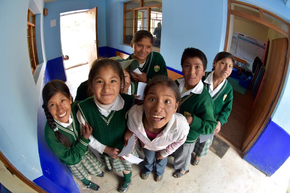 KPSC_GHP's tweet photo. Curious #children visit the #clinic in #Peru http://t.co/6EawZIgAyU
