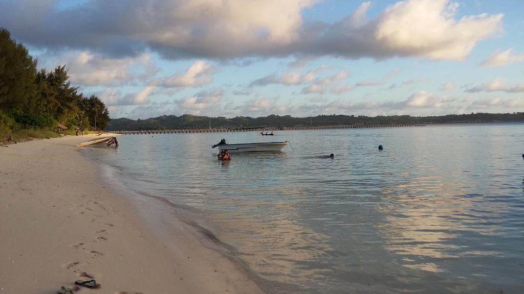 Hoga Island's beach Wakatobi
Experience the beauty of paradise