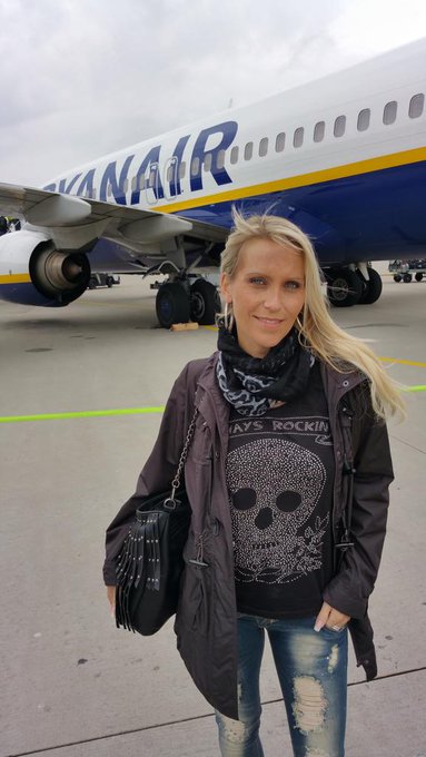 Watch Julia Pink's leaked NSFW photo on TwXstars