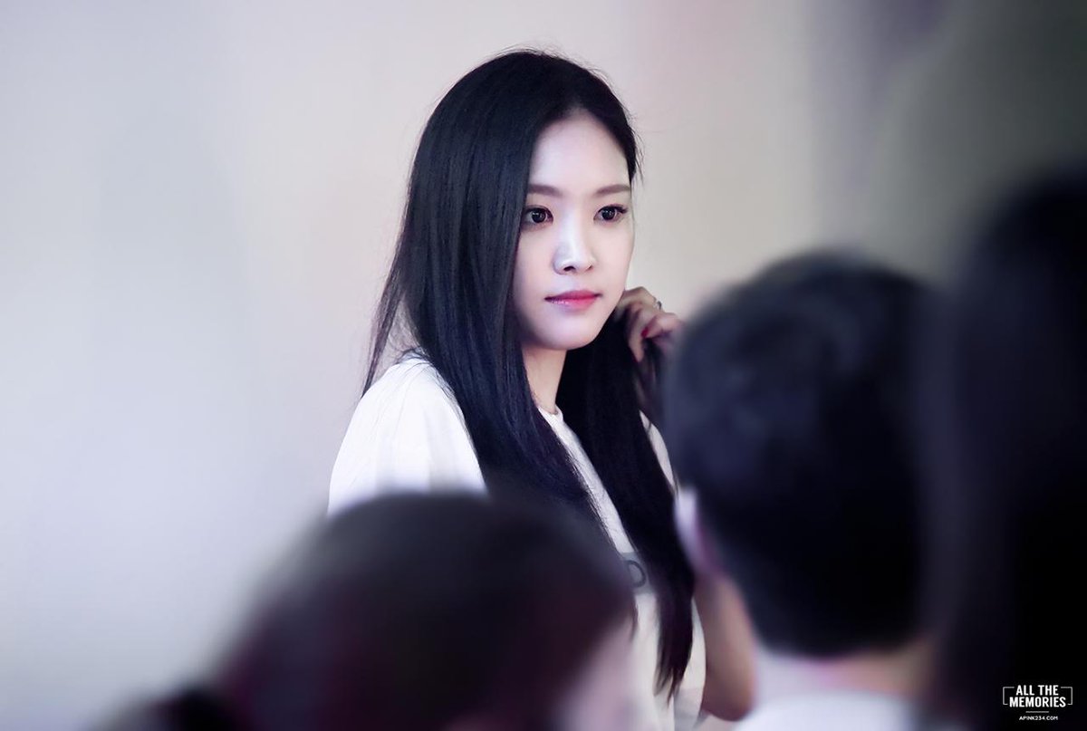 apink234's tweet photo. 150402 리복 벤틸레이터 런칭파티
#에이핑크 #나은(@Apinksne ) update !!
비오는 날 만난 생머리 여신님~ ❤
분위기..ㅎㄷㄷ..>_<
☞ http://t.co/fdCm6sxtbO ☜ http://t.co/FpkQoLuBMu