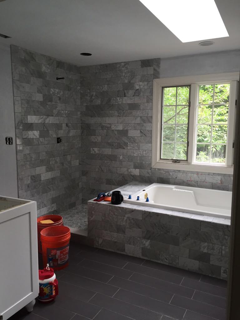 BellConstruc's tweet image. Progress: In the home stretch now. Grouting today then paint. #bathroom #remodel
