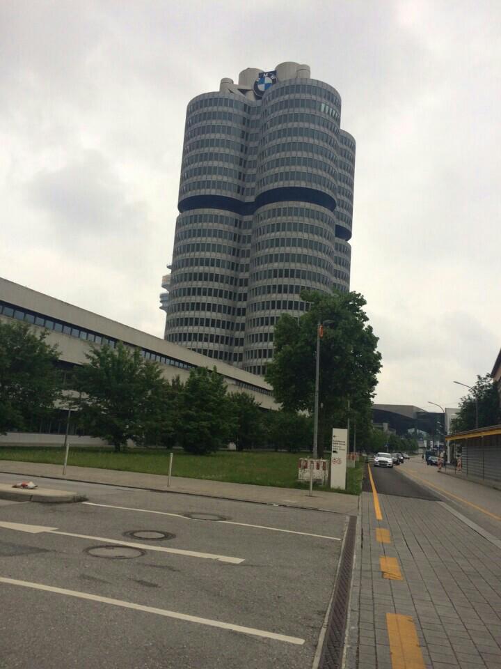 borsem's tweet photo. I'm at BMW Niederlassung in München https://t.co/nI206qmSmx http://t.co/OoSB4qanIk