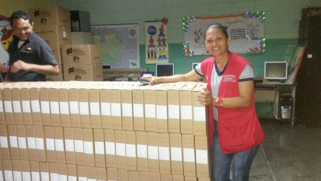 mirandalz's tweet photo. Tutoras CBIT del Municipio Chaguaramas apoyando las entregas canaimas http://t.co/OQTwO4sICj