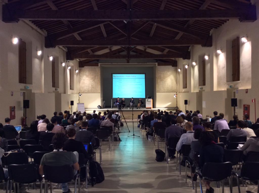 ciro's tweet image. ongoing Digital Disease Detection #DDD3 workshop at #www2015 healthmap.org/ddd/