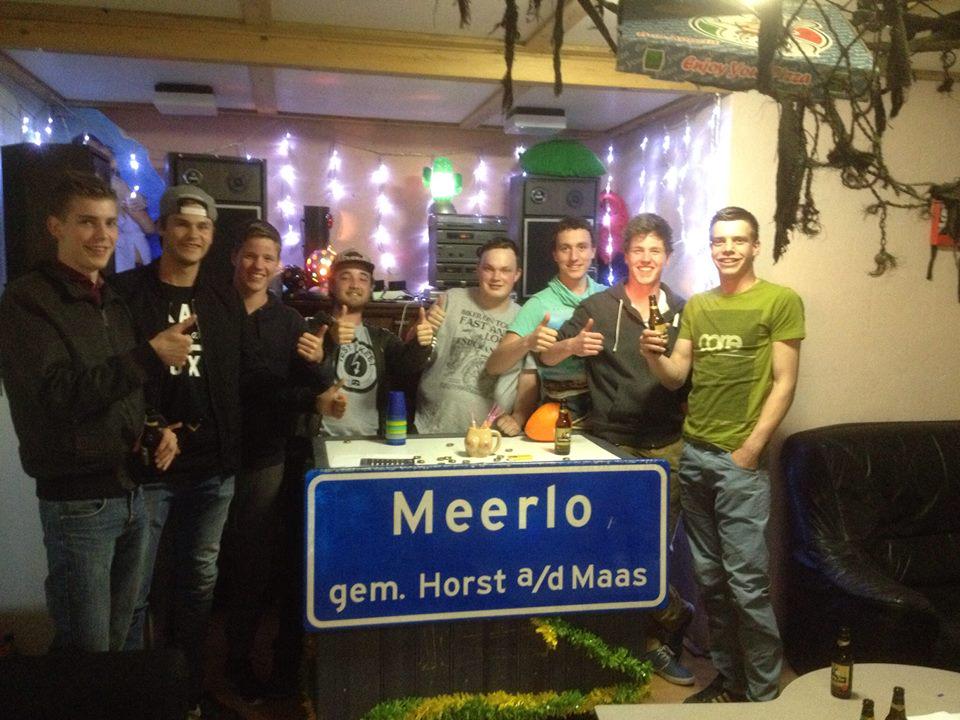 HeijdenAnton's tweet photo. #testjekeet workshop #meerlo @gemeenteHadM brandblusser/deken aanwezig, rookverbod en geen sterke drank #jongerenwerk http://t.co/xfWREeecyV