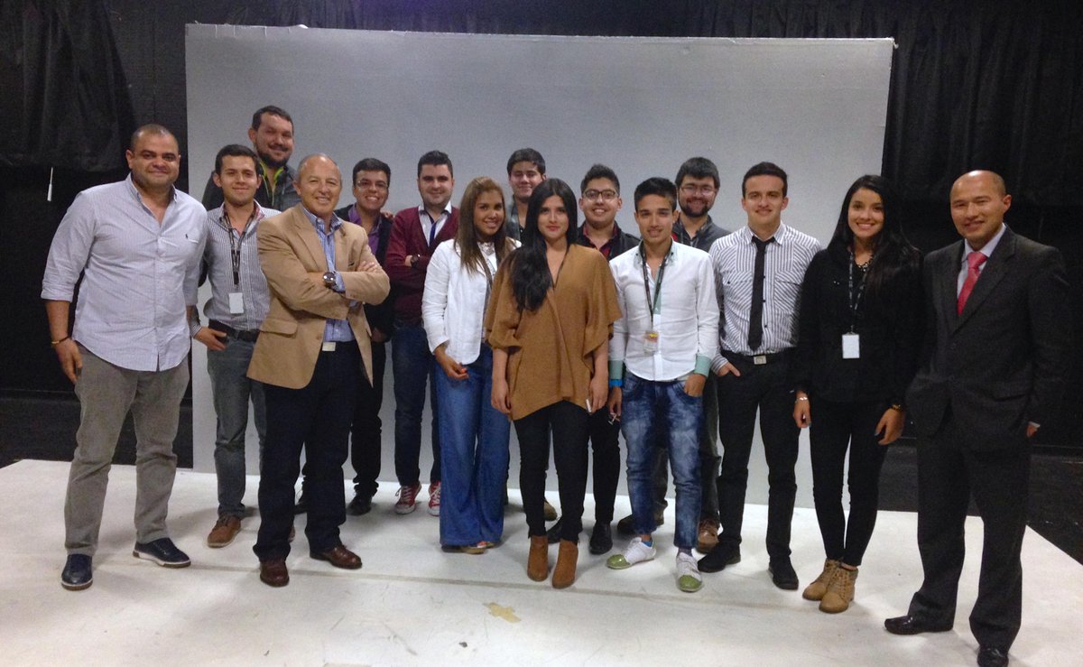 Estudiantes de <a href="/SergioArboledaU/">Sergio Arboleda</a> serán parte del Taller de Periodismo Deportivo  bit.ly/1JDnqTp #ComunidadCREA