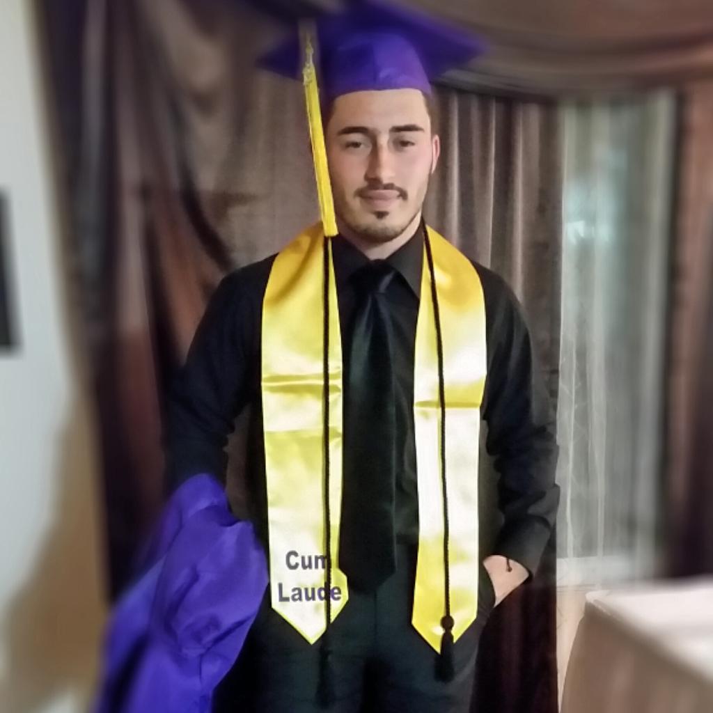 ATrueMom's tweet photo. Ready to Make His Own Lane #ilovehimsomuch #proudmom #potofgold #classof2015 #collegebound #UCI #rideouttogether http://t.co/MeQZ0JkoxA
