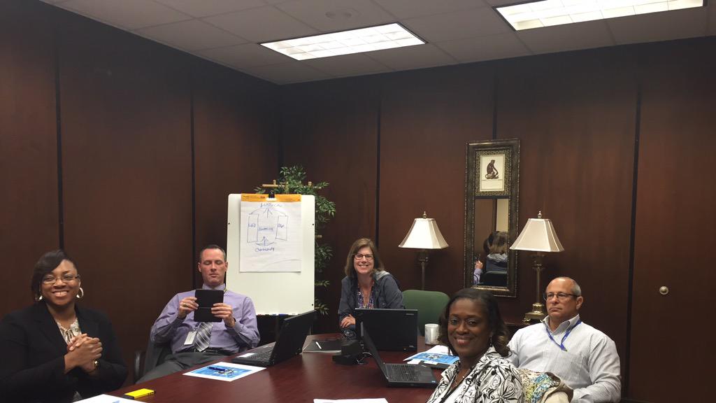 GoodwillCVandHR's tweet image. #socialmedia training with some of our managers! #teamgoodwill