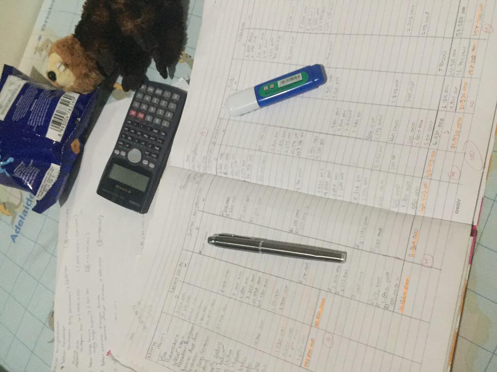 yagini deh nasib anak sekolah. jam segini baru selesai belajar:")