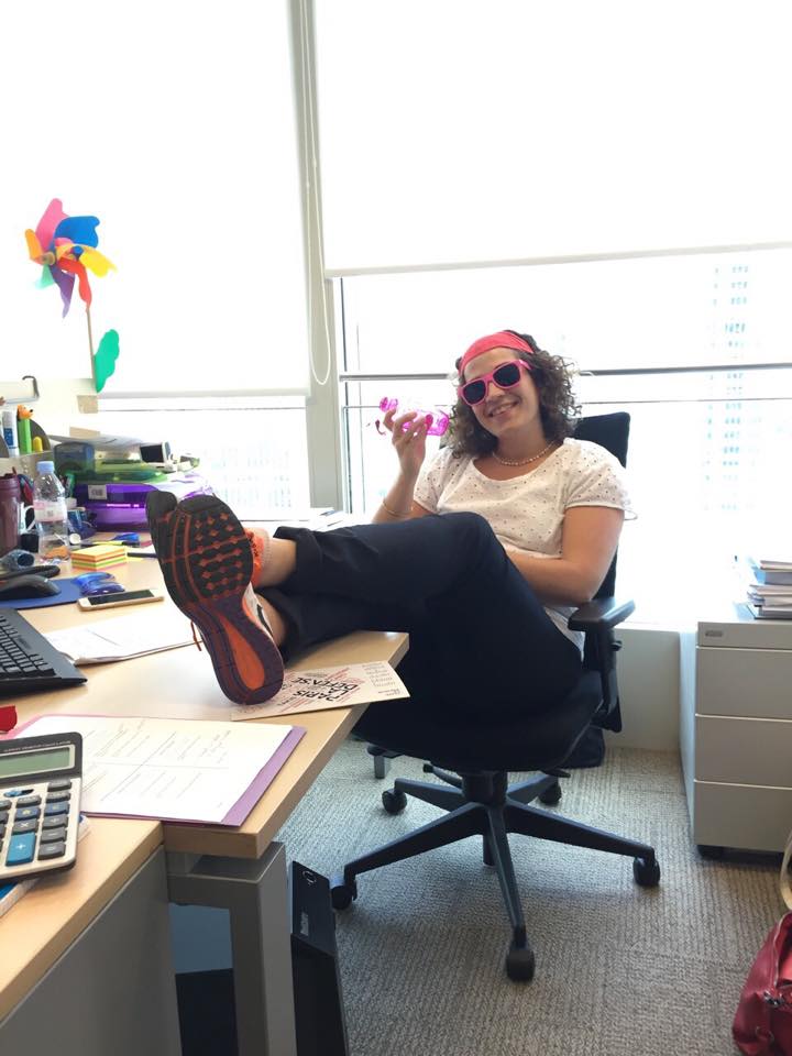 ParisLaDefense's tweet image. Emilie attend avec impatience le départ des 6km #RunAtWork. RDV ce soir à La Défense pour encourager l'équipe Defacto