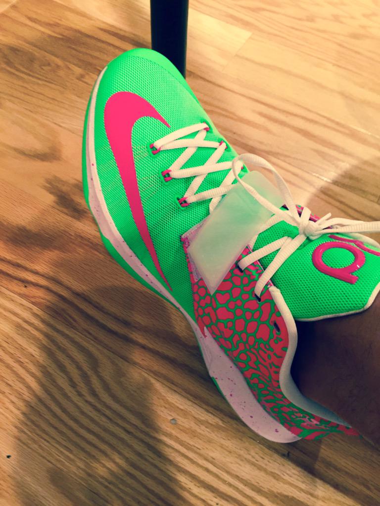 SkylerJohnson's tweet photo. Shoe game loud today, they glow in the dark. #CustomKD http://t.co/uHXyNoNbPV