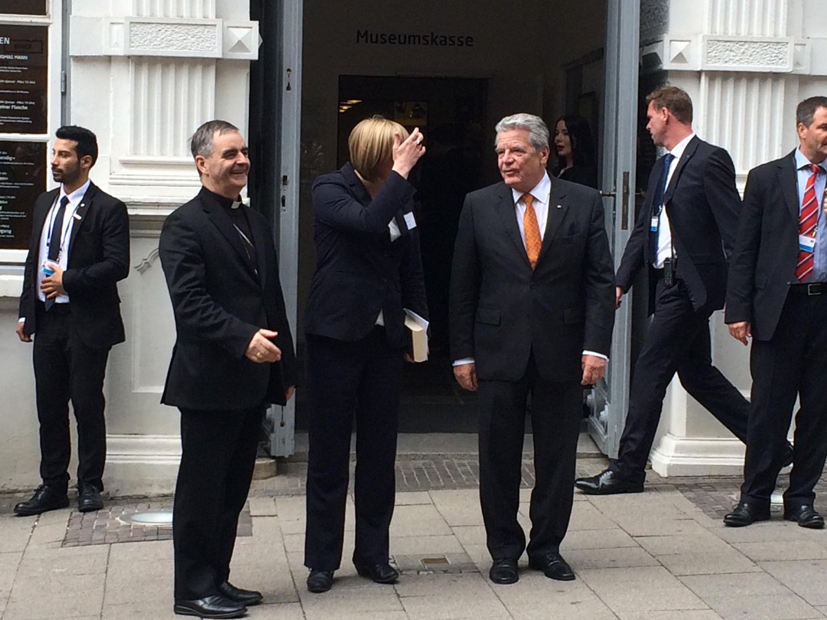 Bundespräsident #Gauck besucht das Buddenbrookhaus in Lübeck