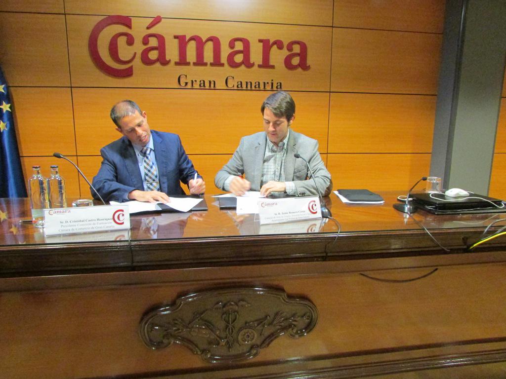 LPA_imef's tweet photo. El @AyuntamientoLPA y la @CamaraGCanaria consiguen 735.200 euros de fondos europeos para programas de empleo. http://t.co/12jO6vJoM3