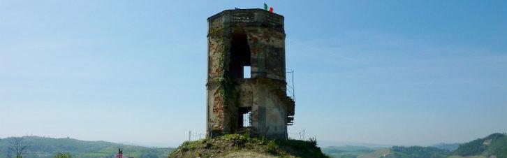 SchiappapietraD's tweet photo. Passeggiata del Torrione #Borbore #Roero #sentiero #trekking #vigneto. Vedi articolo #winepass http://t.co/H1rCtjjwWj http://t.co/QN7LquKZ8k