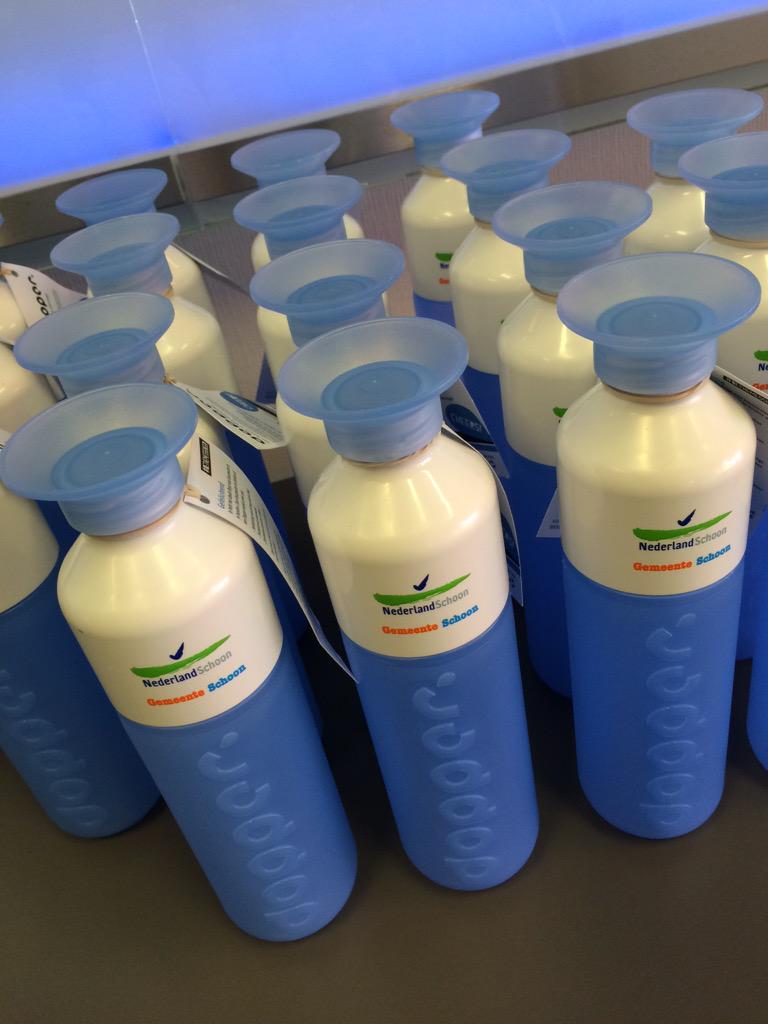 <a href="/tonemmencentrum/">T. de Sevren Jacquet</a>: Laat deze fles nu in #Emmen gemaakt worden #Dopper #VDL-Wientjes #NederlandSchoon #GemeenteSchoon