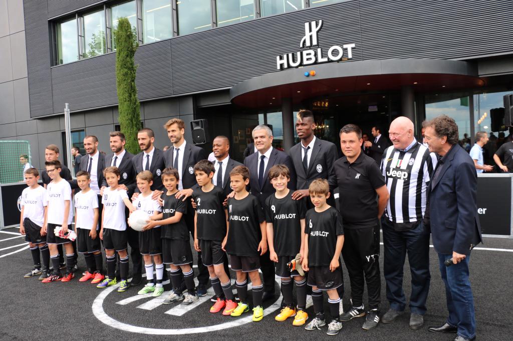 Hublot's tweet photo. UEFA Champions League finalists pay a visit to Hublot! @juventusfc #HublotLovesFootball #Juventus http://t.co/YHuUsDaCii