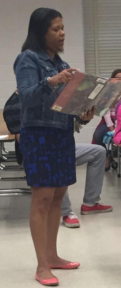 ncc_mcps's tweet photo. We welcome our rising 3rd graders from Rosemary Hills. Ms. Stevens starts the visit with a book reading. Hey Alright! http://t.co/qCCoWeDQTA