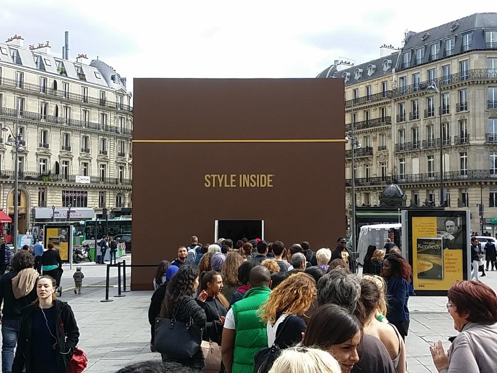 Anthony_Bateman's tweet image. Ya du monde pour tenter l'expérience #StyleInside de @Haagen_Dazs_FR à #SaintLazare !