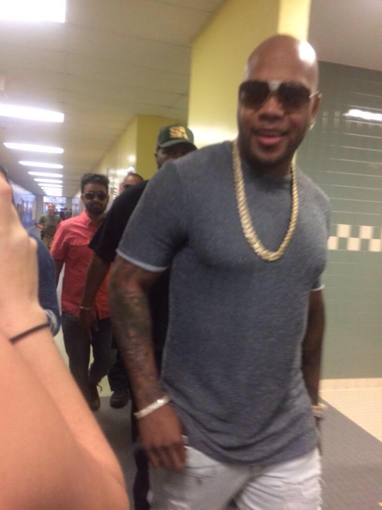 GramlingJessica's tweet photo. When your school is actually the best.
Thanks @official_flo & Neely 😂
#CypressBaySeniors #GoodbyeHS http://t.co/c3mpBwZud9