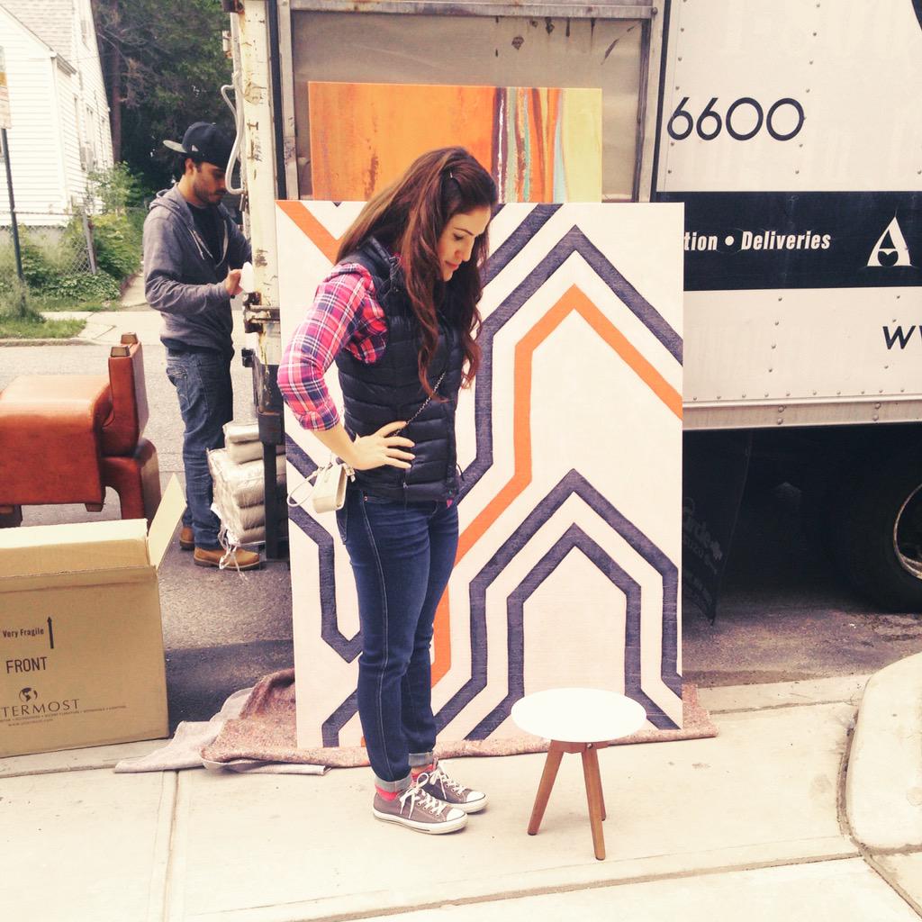 BlancheGarcia's tweet image. It&apos;s a teeny weeny tiny table...#BOnSite #tinytable #installday @allmodern