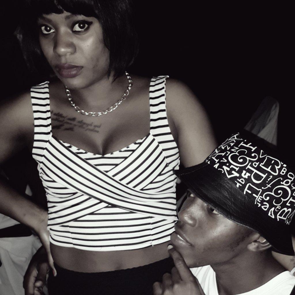 ecaa5a35702c461's tweet photo. Gunners and b $ w party http://t.co/UEoB5xBCiq