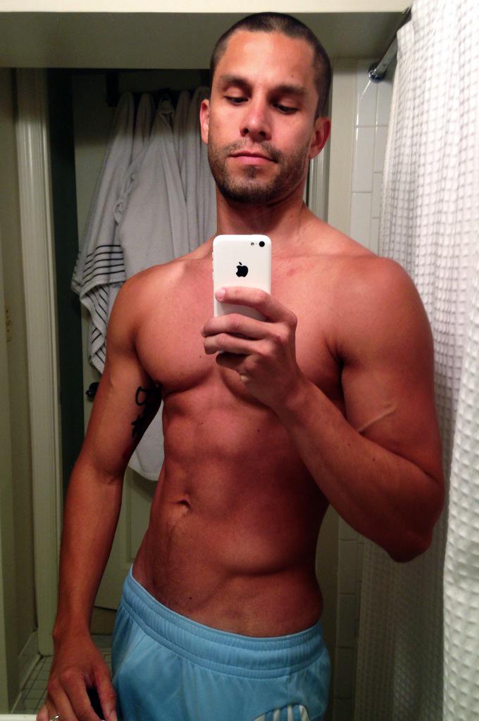 Xavico_2014's tweet photo. Head is buzzed and ready for summer. #gaypics #gratuitous #gaysofsummer http://t.co/Eu7jqYSv9x