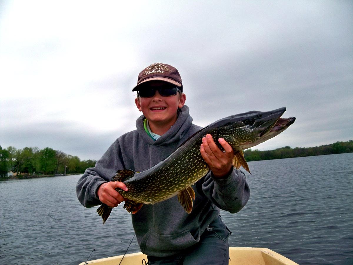 3brothersflies's tweet photo. Noah trolled up this 30 incher last weekend at the cabin #Northwoods #Minnesota http://t.co/T7P48B8feD